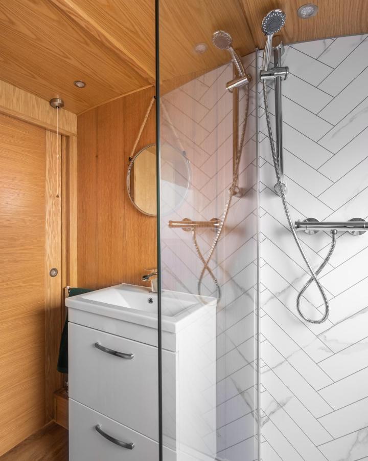 Edinburgh - Houseboats Hotel Екстериор снимка