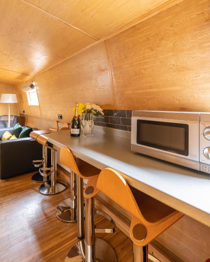 Edinburgh - Houseboats Hotel Екстериор снимка