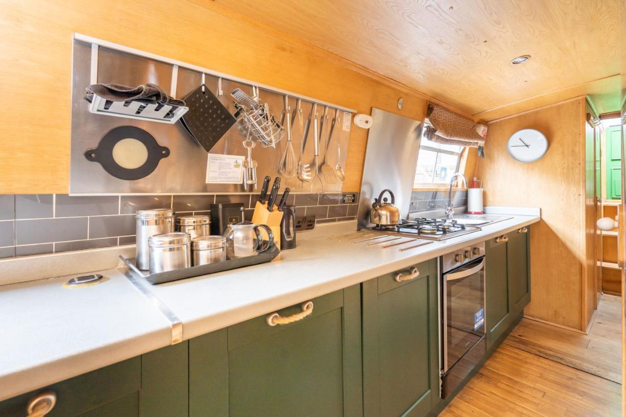 Edinburgh - Houseboats Hotel Екстериор снимка