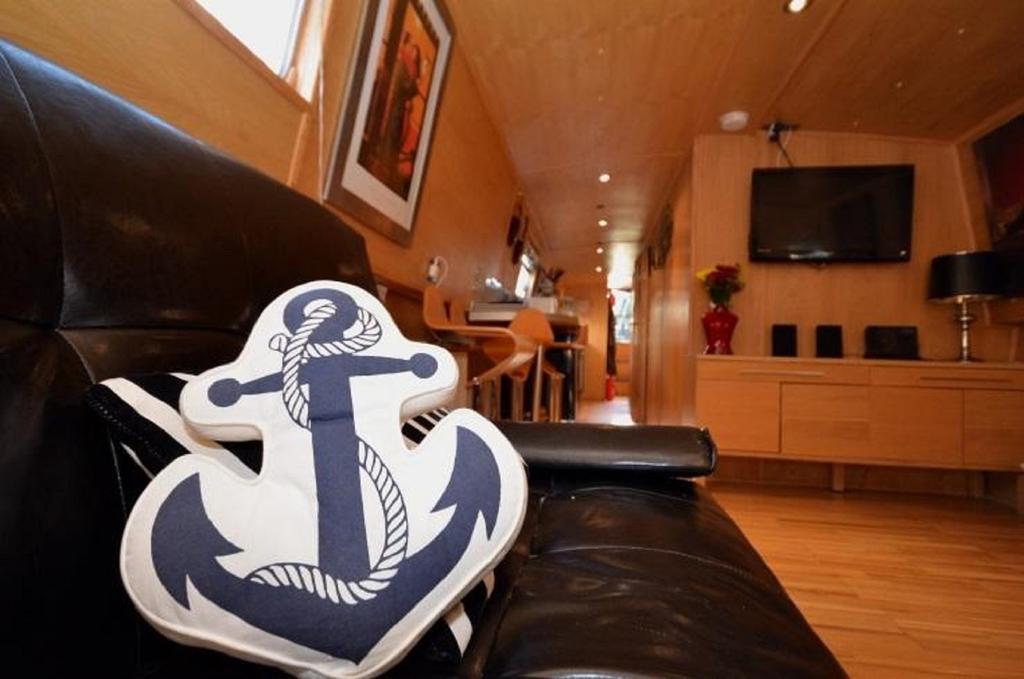 Edinburgh - Houseboats Hotel Екстериор снимка